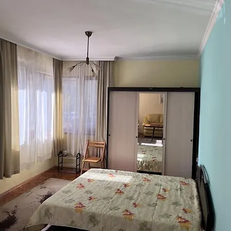 Apartment при Bond-100 м/2 със градина