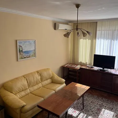 Apartment при Bond-100 м/2 със градина Burgas