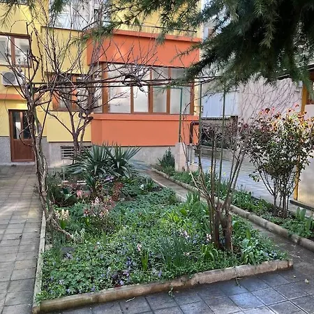 Apartment при Bond-100 м/2 със градина Burgas